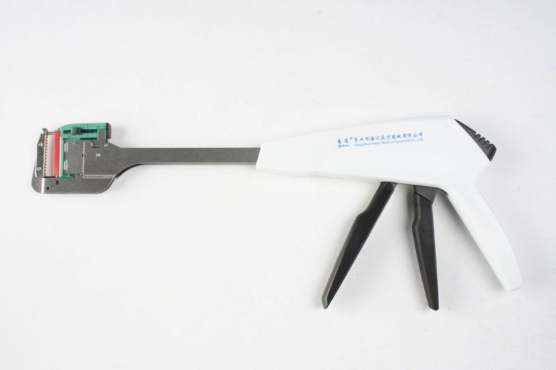 Jednorazwy stapler liniowy z podwujną rękojeścią